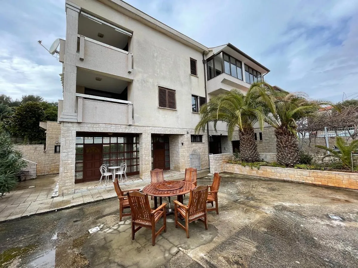 Apartments Valsaline Pula