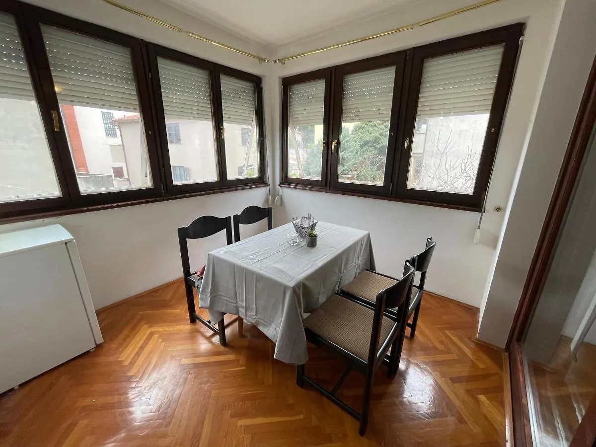 Apartments Valsaline Pula